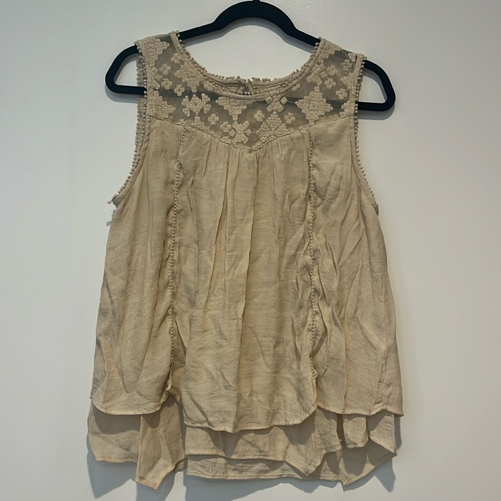 Tank top w/ detailing